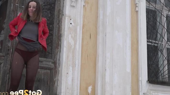 15P Brunette pees over steps in front of friend