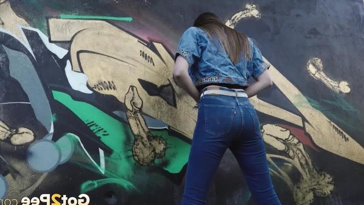 15P White girl Viktoria pulls down her jeans to take a pee near a wall of graffiti