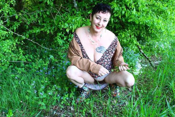 20P Older woman Mary Bitch picks a bunch of flowers while getting naked in a field