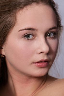 20P Teen solo girl Kristy makes a memorable nude modelling debut