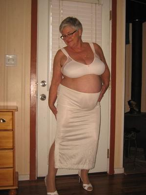 20P Fat nan Girdle Goddess shows her hairy armpits before revealing her saggy tits