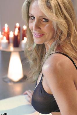 14P Glamorous MILF Julia Ann spends a romantic night revealing her tits and pussy