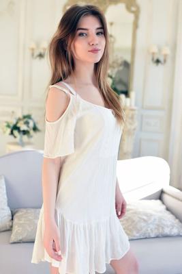 21P Skinny beauty Caramel doffs her white dress and flaunts her boobs