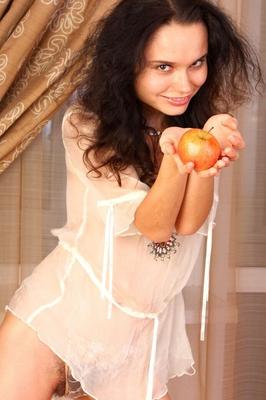 21P Skinny brunette Sarah undressing and playing with her bushy twat
