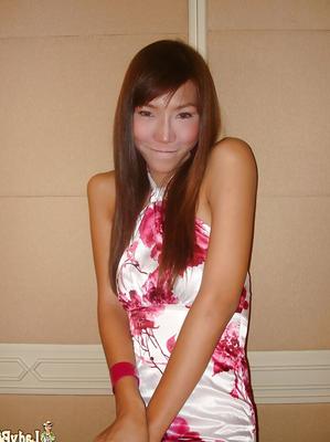 16P Innocent Thai shemale Aline Rios hiking skirt to flash nice ass and legs
