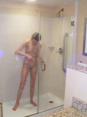 20P Naked amateur Kiss Alissa gets caught dildoing her pussy in the shower