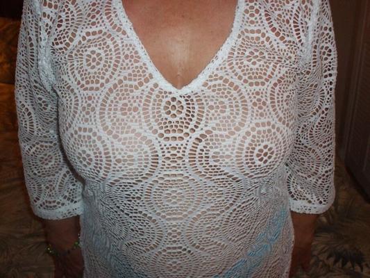 20P Older amateur Busty Bliss shows off her boobs before tongue kissing a man