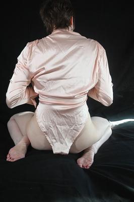 16P MatureCougarMILFPetiteEuropeanBrunettesGlassesLingerieStripteaseSolo