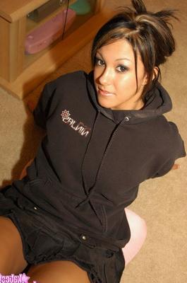 12P Gorgeous girlfriend Rio flashing panty upskirt & flaunting her sexy bare feet