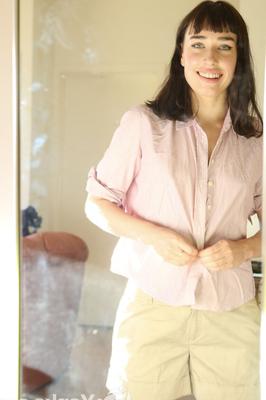 16P 素人娘がバスルームの鏡で自分が裸になるのを見る
