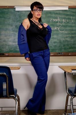 21P Nerdy teacher Lisa Ann unveils her big round ass and poses in hot lingerie