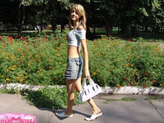 15P Pantyless brunette laura flashing in park