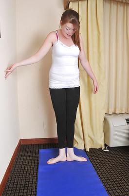 16P Sporty babe Margot does some amateur posing in her yoga pants