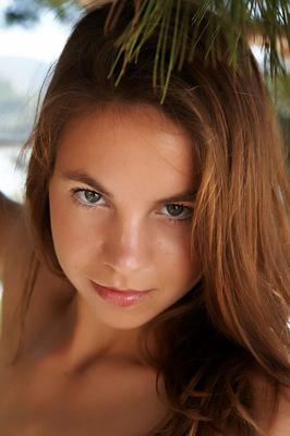 16P Antea flashes her sun kissed birthday suit accentuated by a native belt under