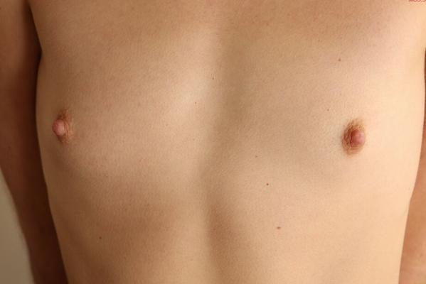 16P 微乳のスリムな素人美女ロー・スイングのヌードポーズとマンコ遊び