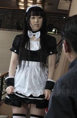 21P 小さな日本のメイド尾野真知子が上司の前で自分自身をおもちゃにする