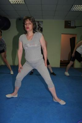 21P Mature amateur women strip during intense gym class and show off their curves