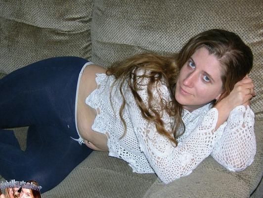 17P ぽっちゃり主婦がベッドでセックスした後、トリミングされたマフにザーメンを撮る