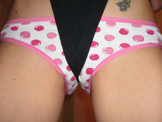 15P Brunette girlfriend Dawn Avril is caught around the house in candid moments