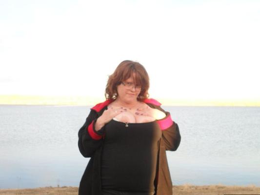 20P Overweight redhead Misha MILF exposes her tits & twat inside a building