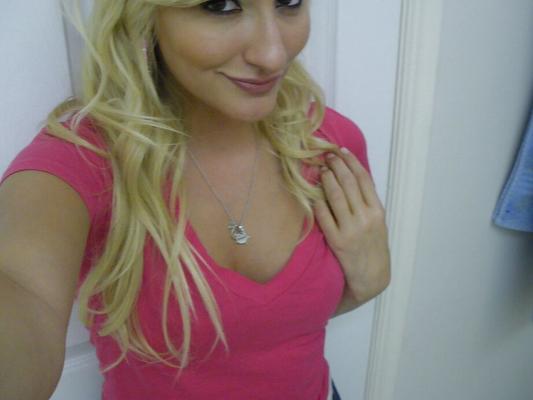 16P Cache of snaps with blonde girl Mallory Rae Murphy taking nude selfies