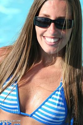 21P Bikini babe with sunglasses Lori Anderson flashes her tits at the public pool