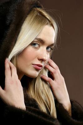 12P Sexy blonde sets her naked beauty free of a full-length fur coat