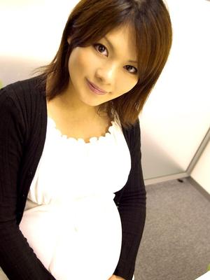 12P Pregnant Japanese beauty Yuri Mizukami gets her hairy pussy fucked in POV
