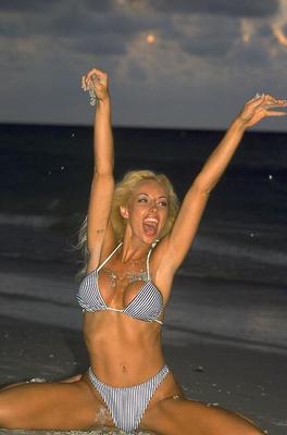 15P Fitness Beauties Beach Blonde