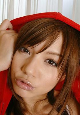 16P Tina Yuzuki sexy Asian model reveals her fine firm tits and lovely round ass