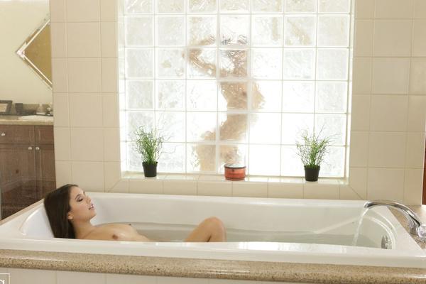 16P Lusty Jenna Sativa seduces Lucy Doll in the bathtub for a wet and wild pussy