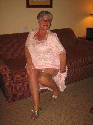 20P Amateur granny on the heavy side shows her pussy in lingerie and tan nylons