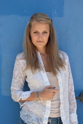 11P Amateur teen Jane Franklin	posing in her white shirt and tight jeans outdoors