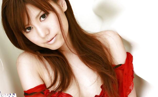 15P Amateur asian babe Nanami Wakase doing upskirt and uncovering her titties