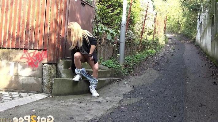 15P Blonde girl Jena Lovely pulls down ripped jeans for a pee in a laneway