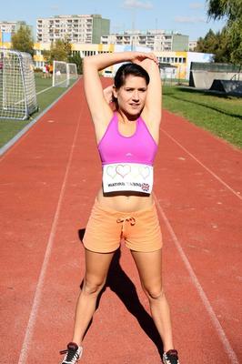 16P Athletic girl masturbates with a sex toy while wearing her running shoes
