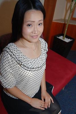 16P Die anständige asiatische MILF Takako ist sehr gespannt auf den zukünftigen Koitus