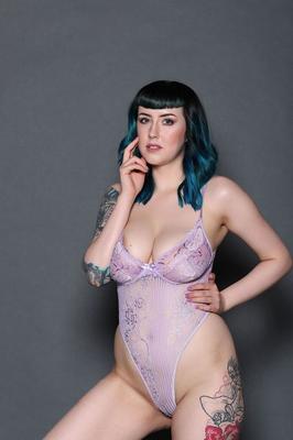 21P Fatty model Lisha Blackhurst displays her inked curves and big juggs & strips