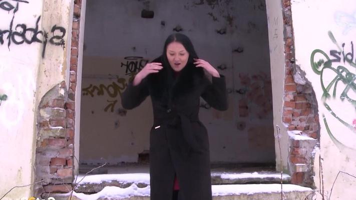 15P Suburb pissing in the snow for raven haired Dasha