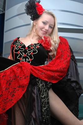 15P Cute blonde uncovers her great tits while removing a fancy dress