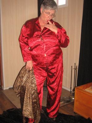 20P Old amateur Girdle Goddess gets naked in front of a parlour stove