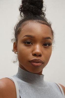 11P Sexy braless ebony teen Asia Amour getting naughty at the store
