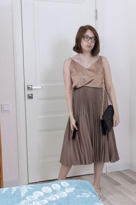 21P Amateur nerd in glasses Abby displays her hairy pussy and toys it in a solo