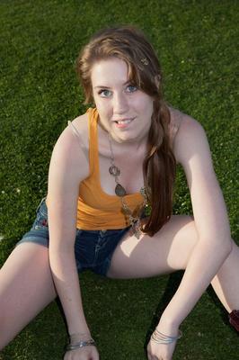 11P Amateur babe Olivia Pelton flaunts her athletic legs in skimpy shorts & boots