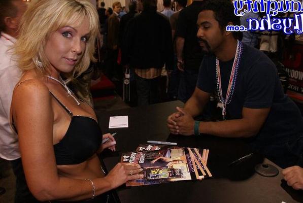 18P Naughty Alysha Interracial Facial