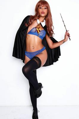 15P Super sexy rousse cosplay beauté peau diamant exhibe cul nu en costume