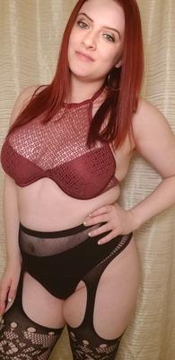 17P Voluptuous ginger Jessica Sage shows her monster curves in her lingerie