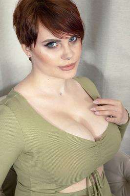 16P Solo girl with short red hair Effie Prince uncovers her huge tits