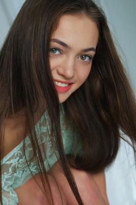 18P Long legged teen Angely Grace displays her shaved pussy while naked on a bed