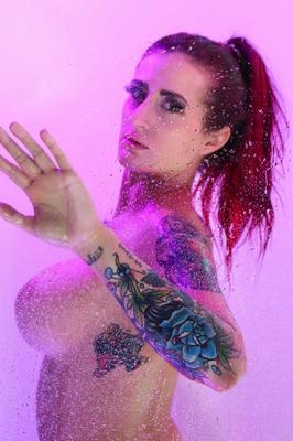12P Puba Network Tana Lea takes a hot shower